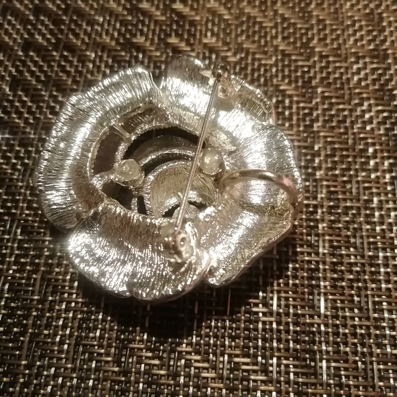 Elegant Vintage Blue Flower Brooch - Picture 3 of 3